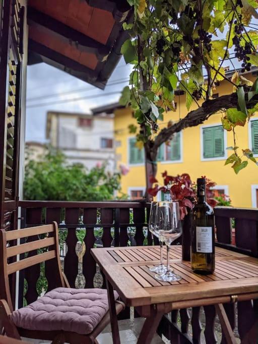 Apartment Kolodvor Dornberk Екстериор снимка