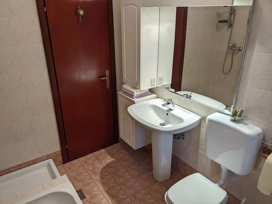 Apartment Kolodvor Dornberk Екстериор снимка